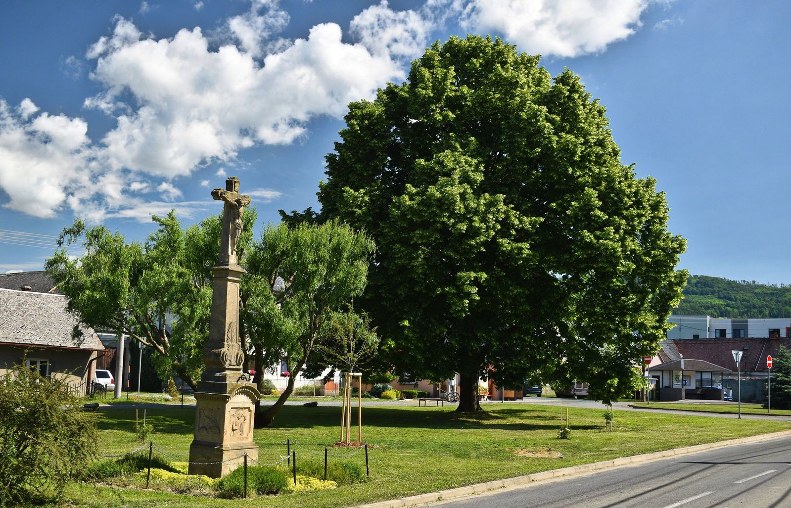 park v komárově.jpg